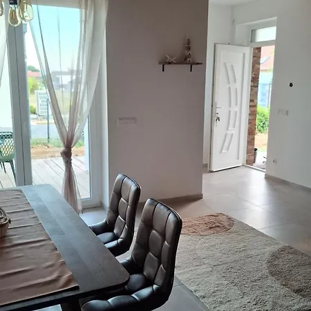 Mirtusz Apartmanhaz Дом отдыха Балатондьёрёк