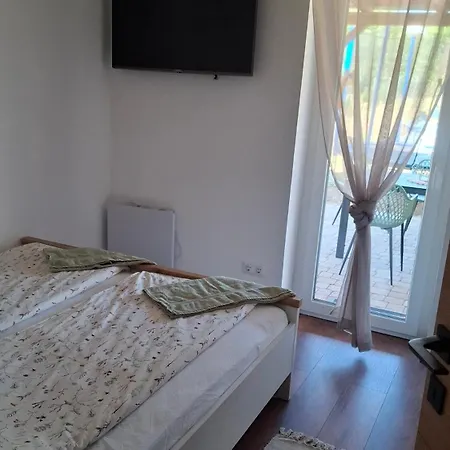 Mirtusz Apartmanhaz Дом отдыха Балатондьёрёк